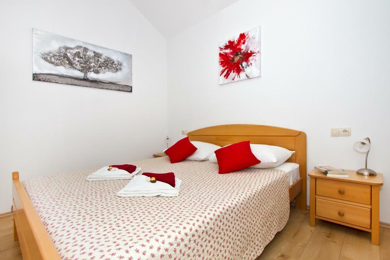 Villa Omis Michy - Family House For Big And Small Groups Екстериор снимка
