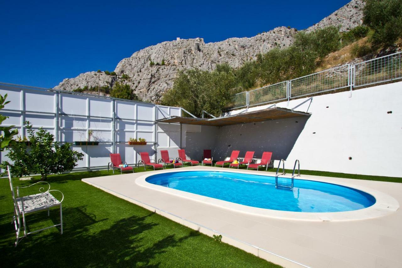 Villa Omis Michy - Family House For Big And Small Groups Екстериор снимка