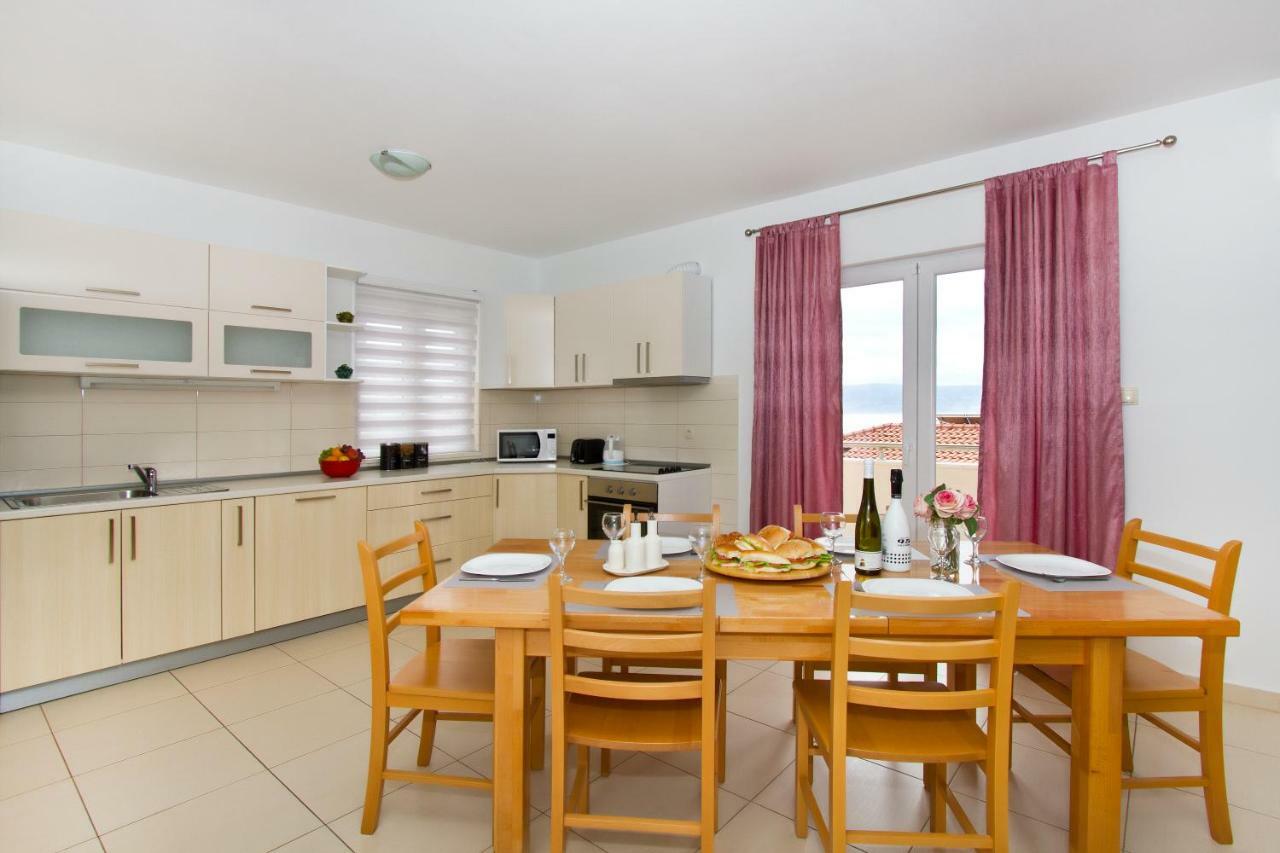Villa Omis Michy - Family House For Big And Small Groups Екстериор снимка