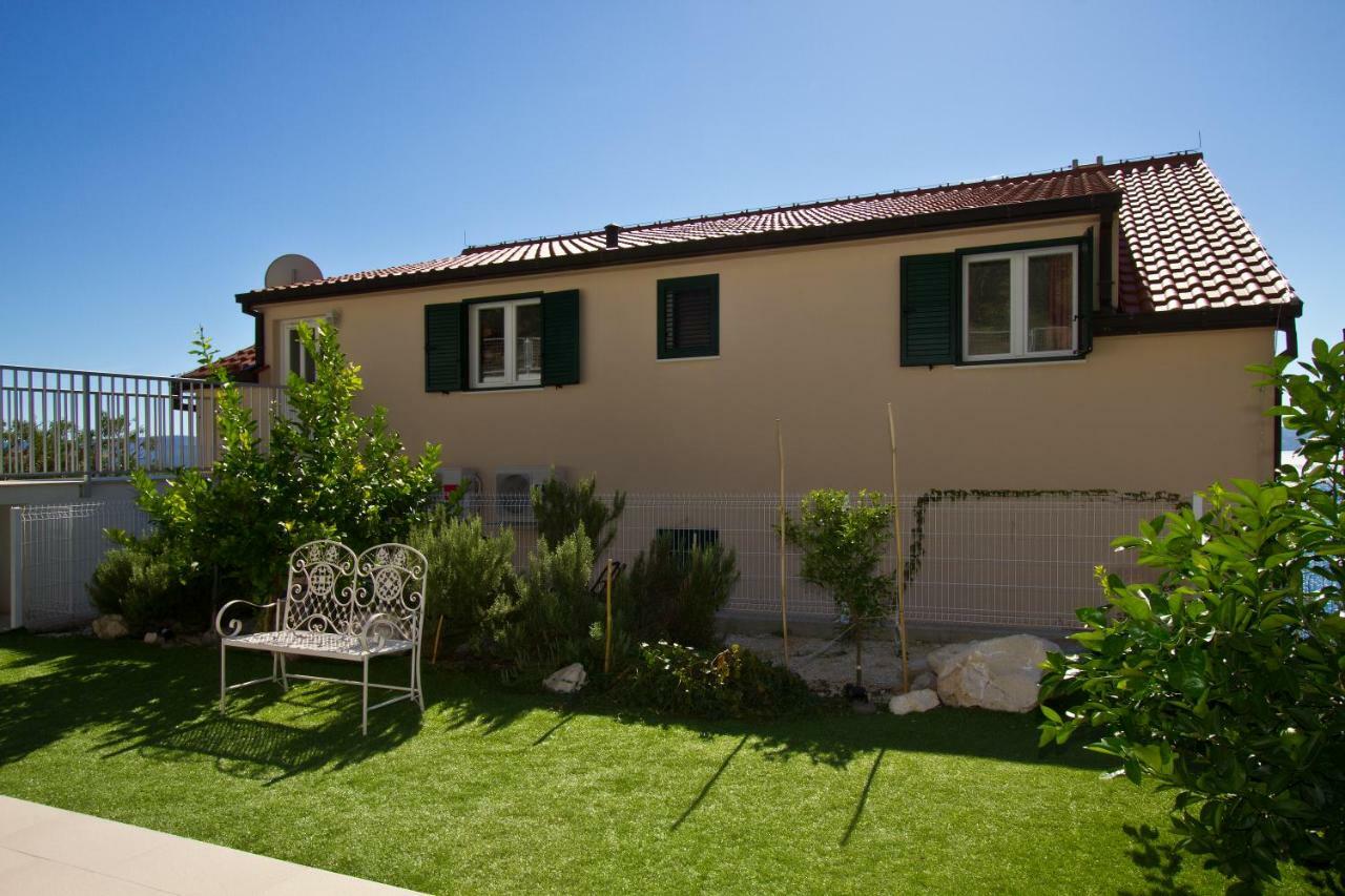 Villa Omis Michy - Family House For Big And Small Groups Екстериор снимка