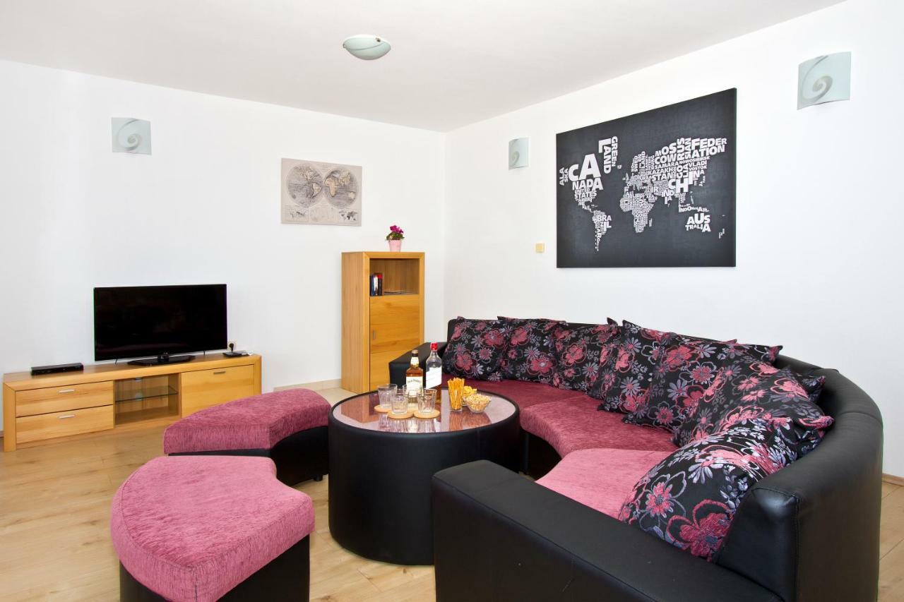 Villa Omis Michy - Family House For Big And Small Groups Екстериор снимка