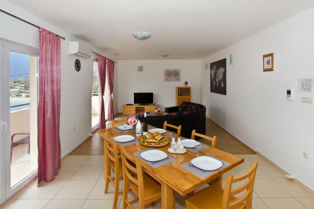 Villa Omis Michy - Family House For Big And Small Groups Екстериор снимка