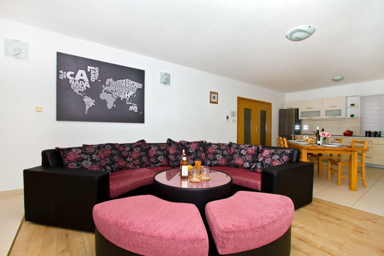 Villa Omis Michy - Family House For Big And Small Groups Екстериор снимка