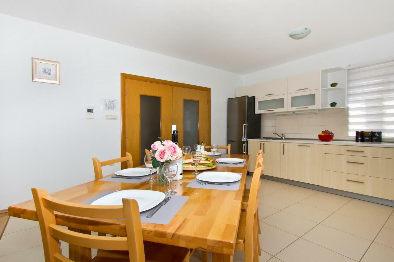 Villa Omis Michy - Family House For Big And Small Groups Екстериор снимка