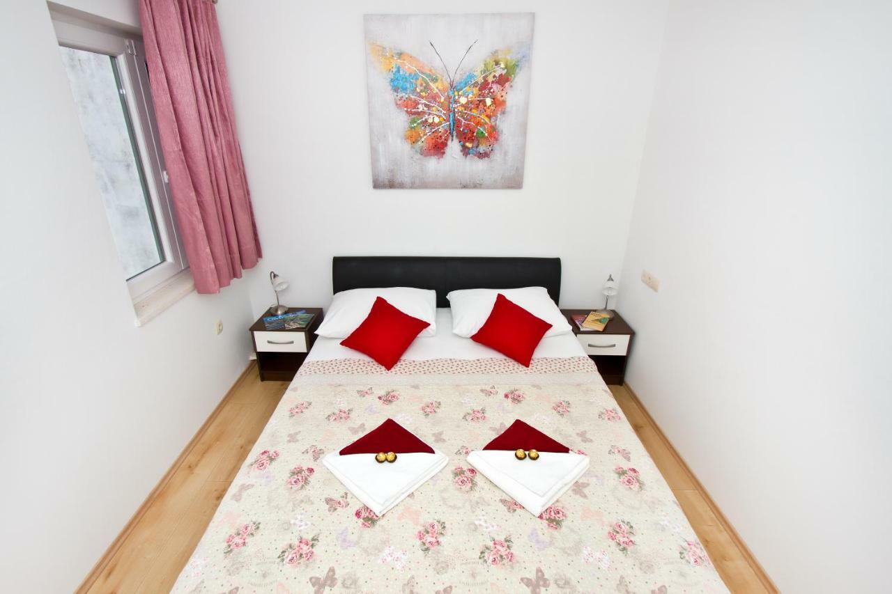 Villa Omis Michy - Family House For Big And Small Groups Екстериор снимка